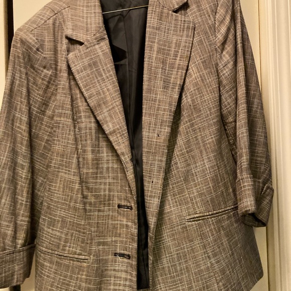 Excellent condition professional looks! - Picture 16 of 16